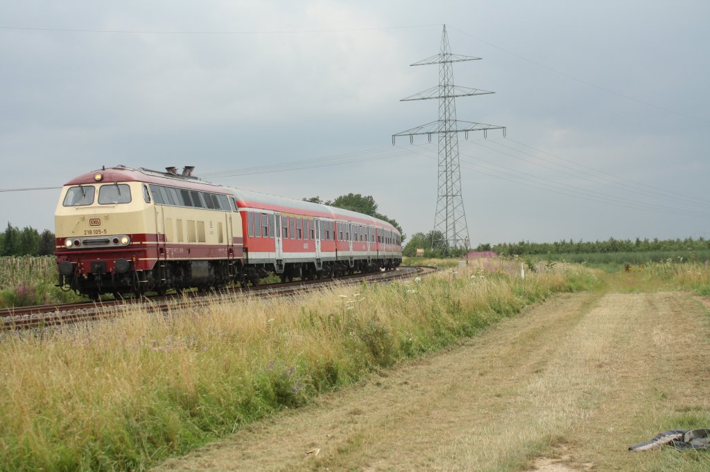 218 105-5 fhrt mit der RB 23 zwichen Rheinbach und Meckenheim.
22.07.11