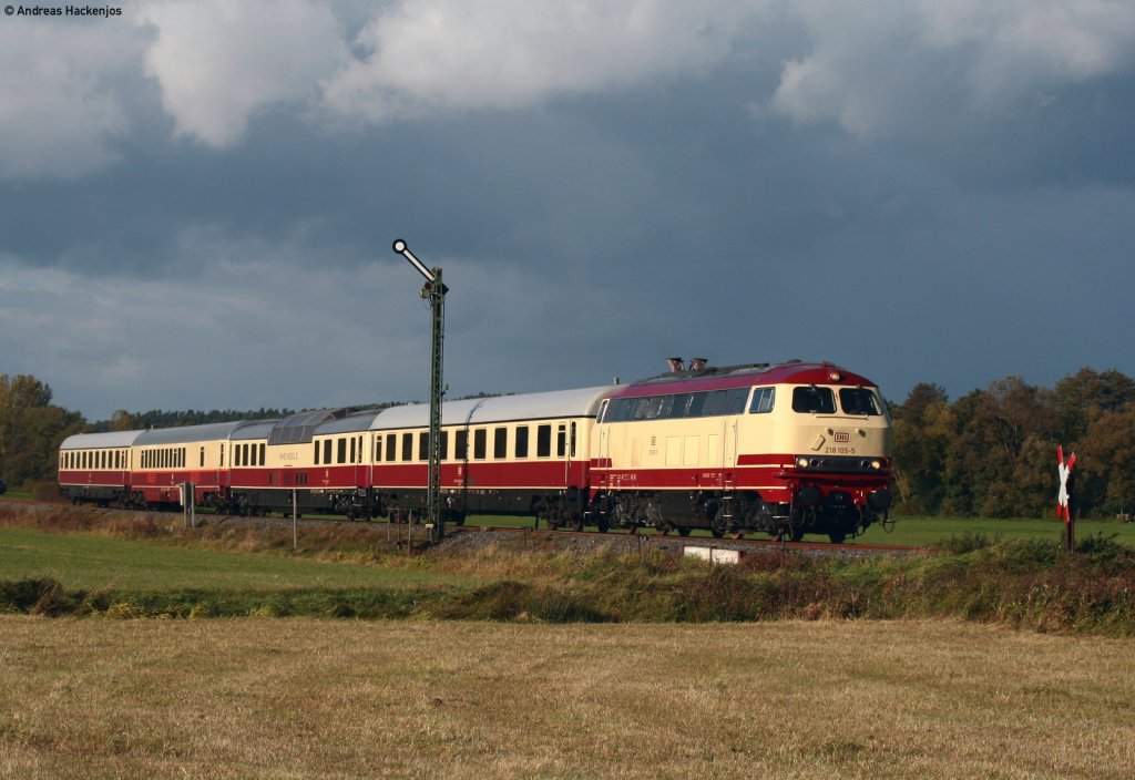 218 105-5 mit dem TEE 23693 (Frankenberg (Eder)-Marburg (Lahn)) bei Sarnau 24.10.10