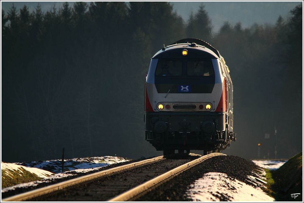 218 117 der Heros Rail Rent GmbH zZ. von der GKB angemietet, fhrt mit R 4374 von Wies Eibiswald nach Graz. 
Hollenegg  27.12.2010
