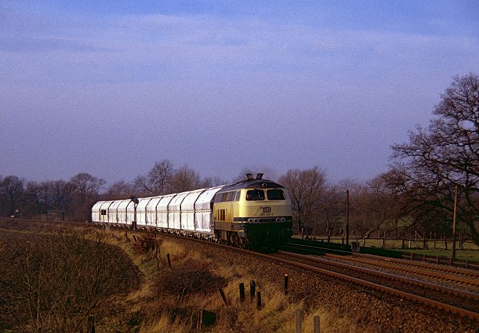 218 129 mit Kalkzug Richtung Horlecke am 08.12.1990 bei Altendorf.