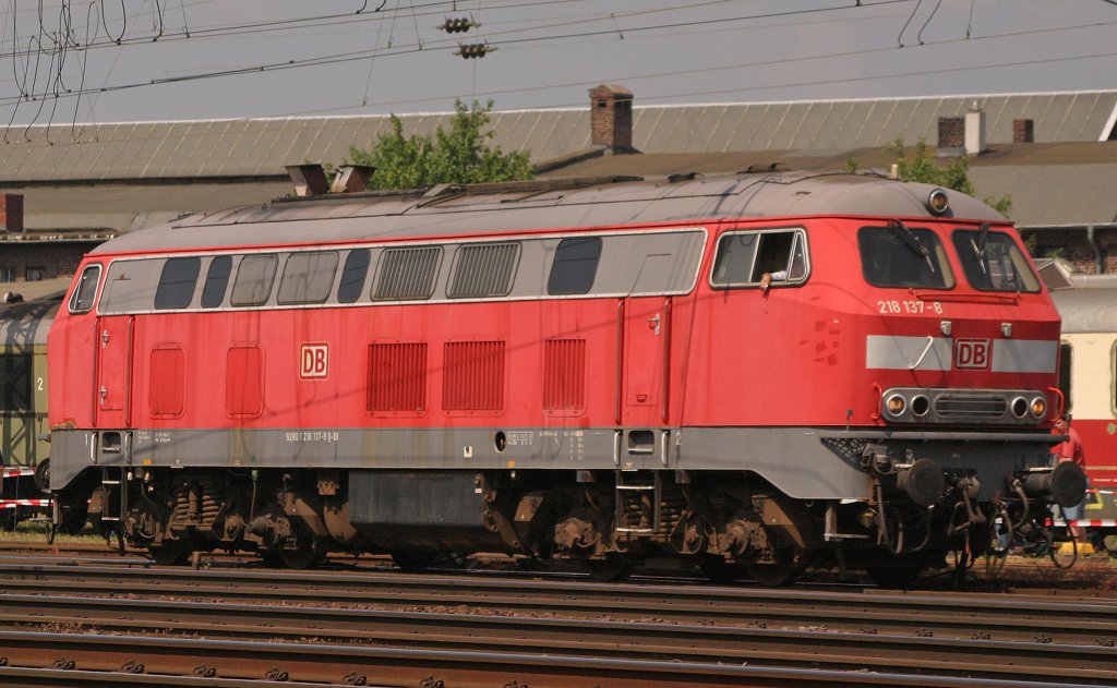 218 137 am 21.5.1 bei der Lokparade in Koblenz-L�tzel