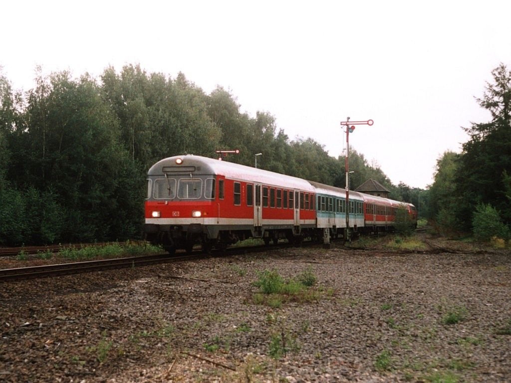 218 138-6 mit RE (14 Der Borkener) 10504 Essen Steele-Ost-Borken in Borken am 23-8-1994. Bild und scan: Date Jan de Vries.
