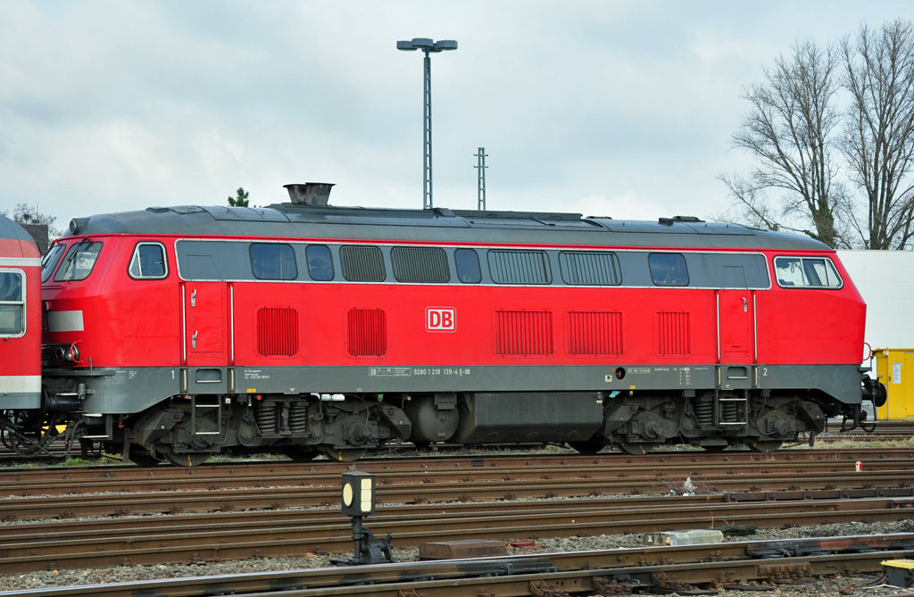 218 139-4 Lokportrait, beim Bf Euskirchen - 26.01.2011