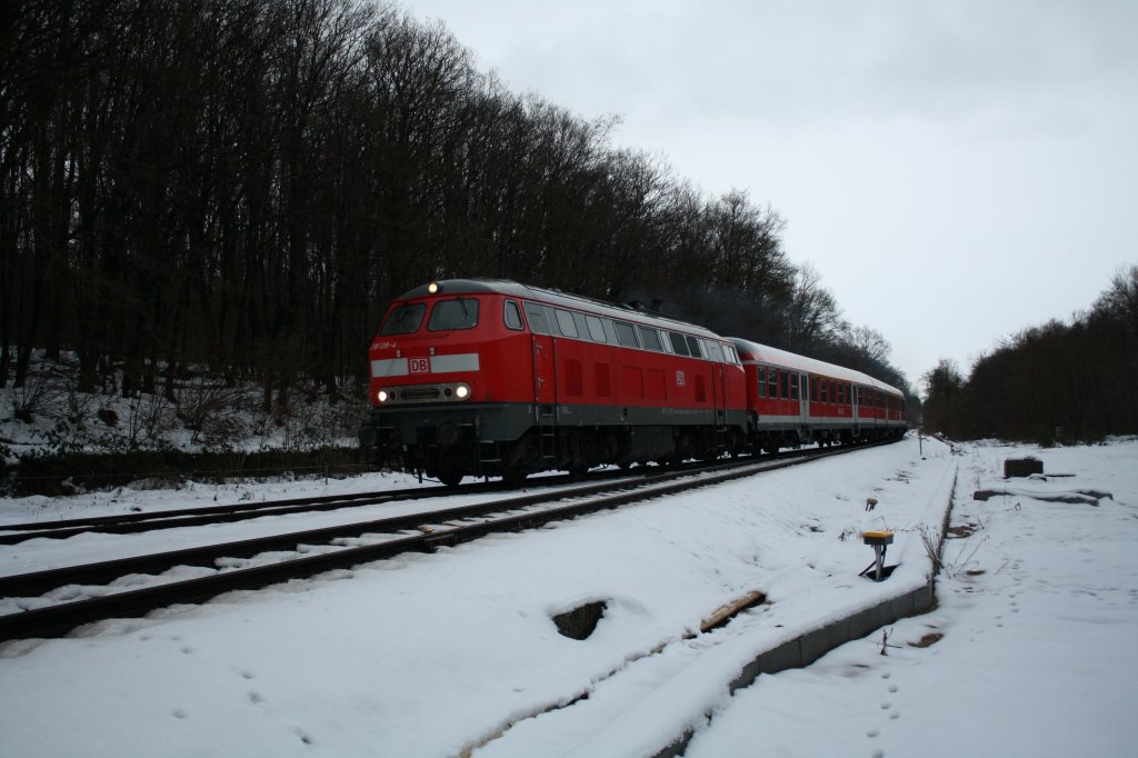 218 139 kommt mit einer HVZ RB in Witterschlick an.
Am 06.01.2011