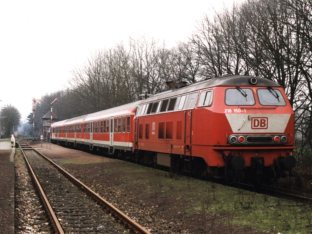 218 150-1 mit RE 10218 Langenberg-Borken auf Bahnhof Rhade am 6-2-2000. Bild und scan: Date Jan de Vries.