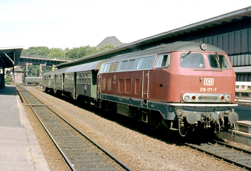218 171-7 Flensburg im Juni 1983 mit Umbauwagenzug
