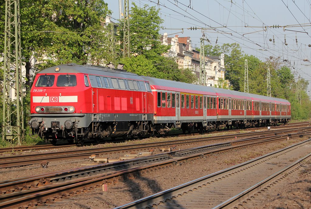 218 208-7 mit ihrem RB23 Verstrkerzug aus Rheinbach in Bonn Hbf am 21.04.2011