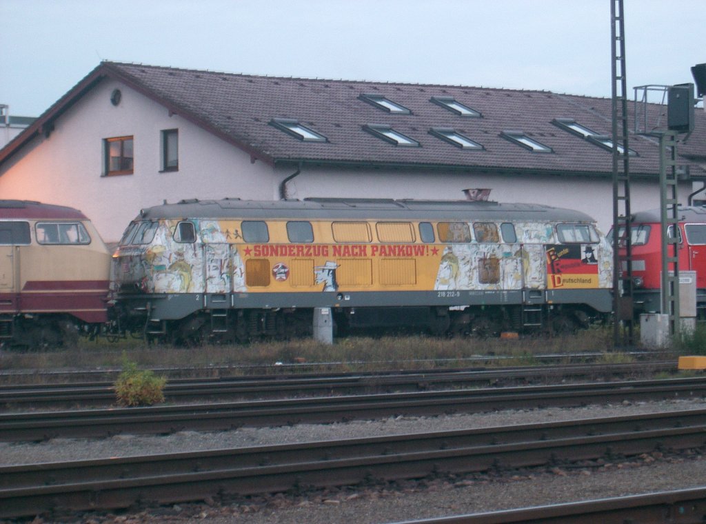 218 212-9 mit der Beschriftung: Sonderzug nach Pankow
Steht vor den Werkstatthallen der Sdostbayernbahn
