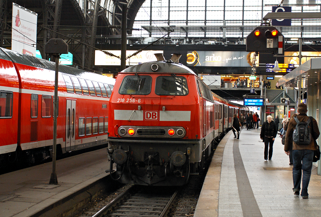 218 256-6 am 16.10.2008 in RBSH-Diensten im Hamburger Hauptbahnhof.