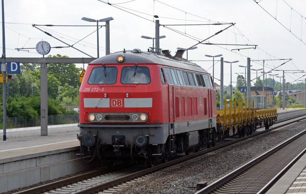 218 272 der DB Fahrwegdienste musste am 27.06.13 in Bitterfeld pausieren bevor die Fahrt Richtung Dessau fortgesetzt werden konnte.