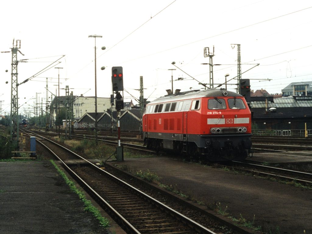 218 274-9 auf Oldenburg Hauptbahnhof am 16-9-2000. Bild und scan: Date Jan de Vries. 