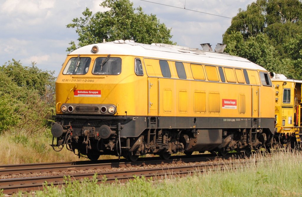 218 287-1 der Bahnbau-Gruppe am 20.06.2011 bei Woltorf