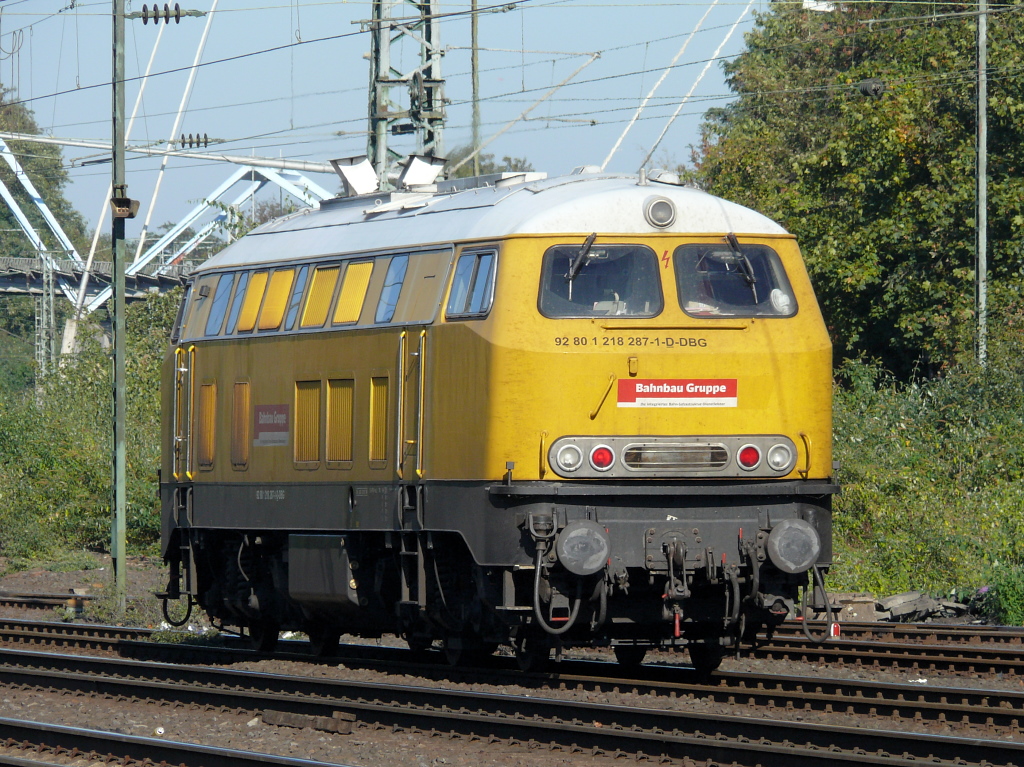 218 287-1 der Bahnbau Gruppe (DBG) in Kln-West. 16.10.2011.