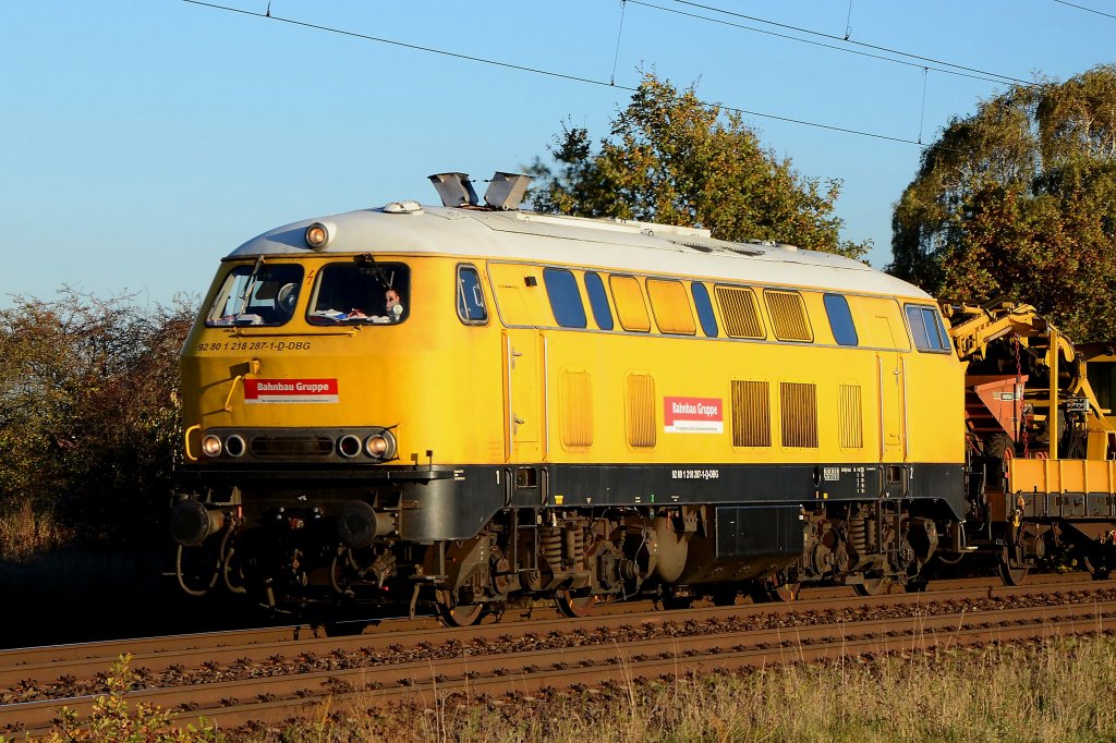 218 287-1 der Bahnbaugruppe am Nachmittag des 28.10.2012 bei Woltorf