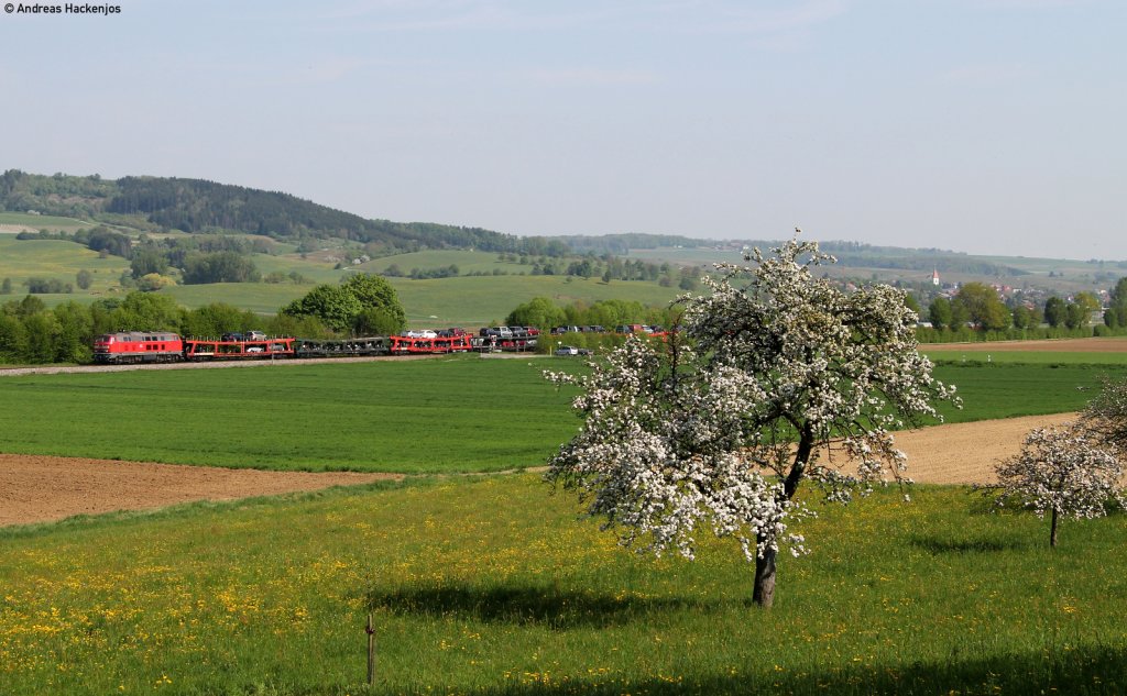 218 326-7 mit dem AZ 1379 (Gttingen-Lrrach Gbf) bei Erzingen 23.4.11