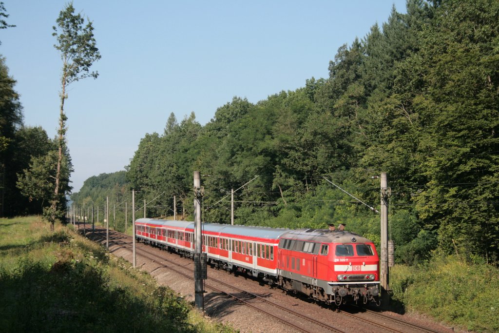 218 326-7 mit Lr 76176 Singen(Htw) - Basel kurz vor Gottmadingen. 07.08.10
