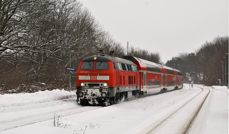 218 329-1 am 14.02.2010 mit einem RE nach Kiel Hbf in Bad Malente-Gremsmhlen.