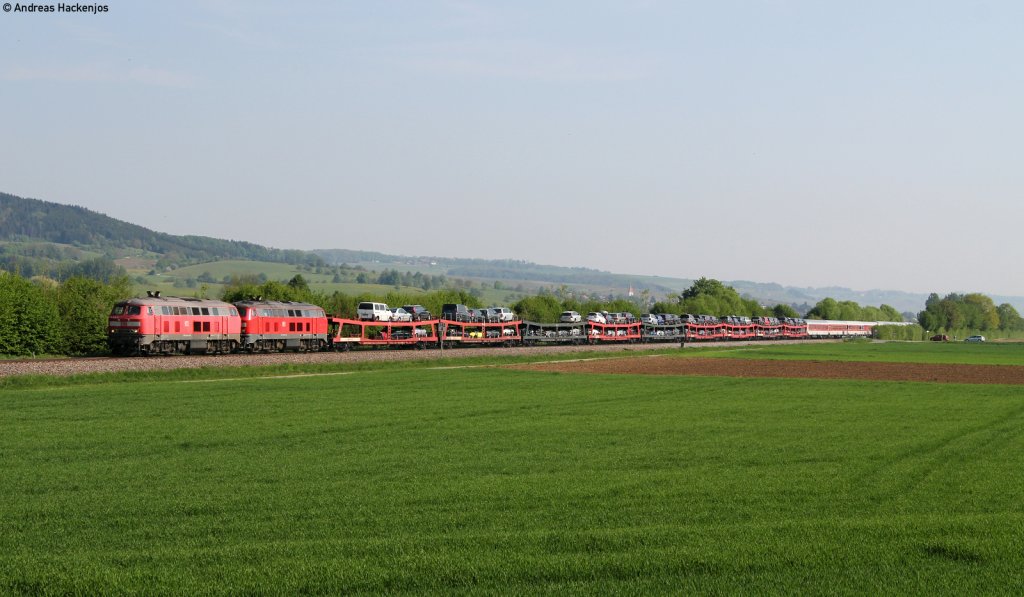 218 343-2 und 218 326-7 sowie 120 123-5 (kalt am Schluss) mit dem AZ 1379 (Hamburg Altona-Lrrach Gbf) bei Erzingen 25.4.11