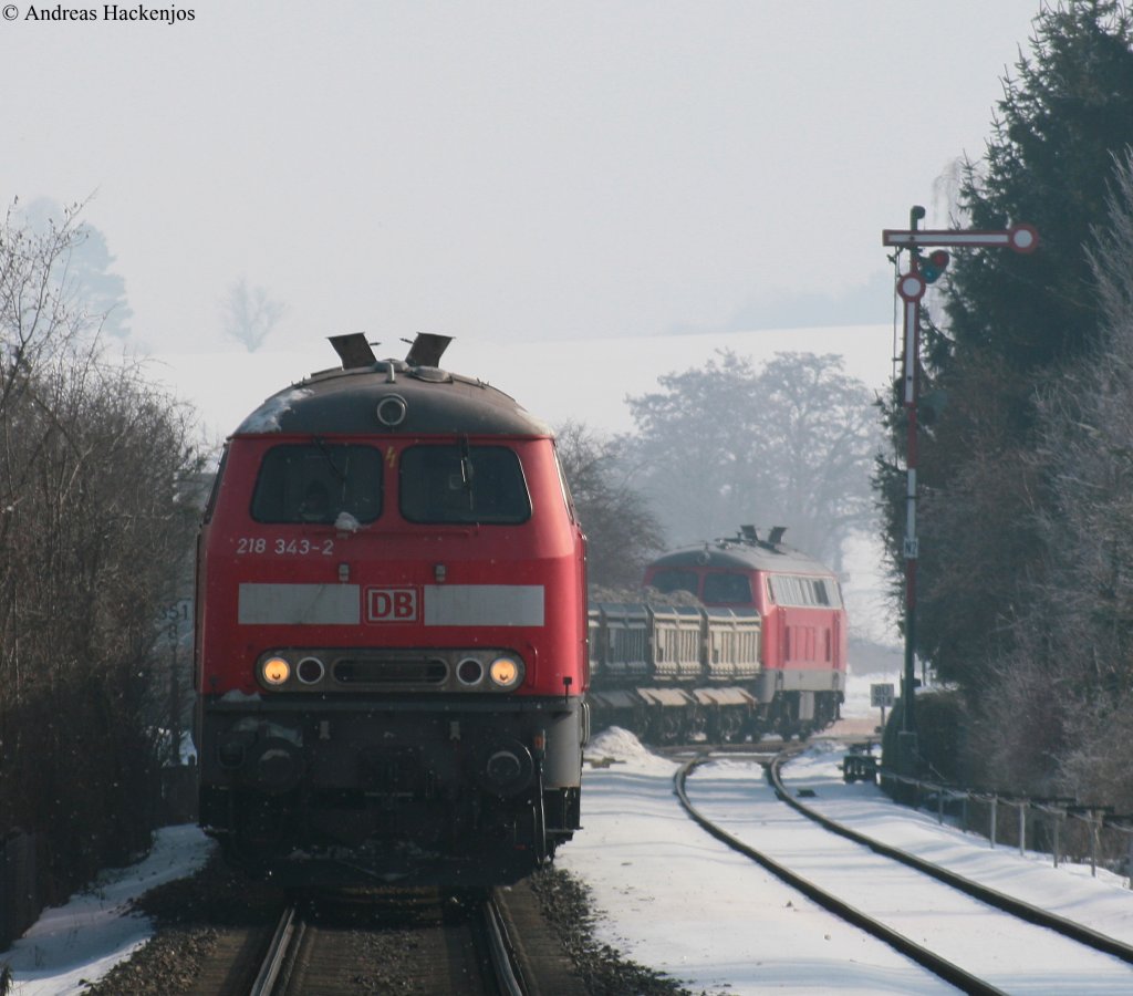 218 343-2 und 272-3 mit dem DGS 88294 (Schaffhausen-Wilchingen Hallau)  in Neunkirch 16.2.10. Das Bild entstand legal am Bahnsteig aus mit 200mm Brennweite. Die Strecke macht danach eine Kurve am Bahnsteig