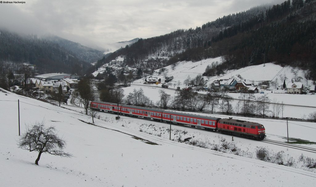 218 343-2 mit dem RE 26860 (Freiburg(Brg)Hbf-Tbingen Hbf) bei Halbmeil 14.12.12