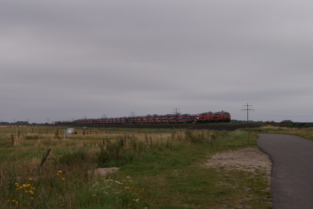 218 359-8 + 218 362-2 mit einem Sylt-Shuttle in Keitum am 31.07.2011