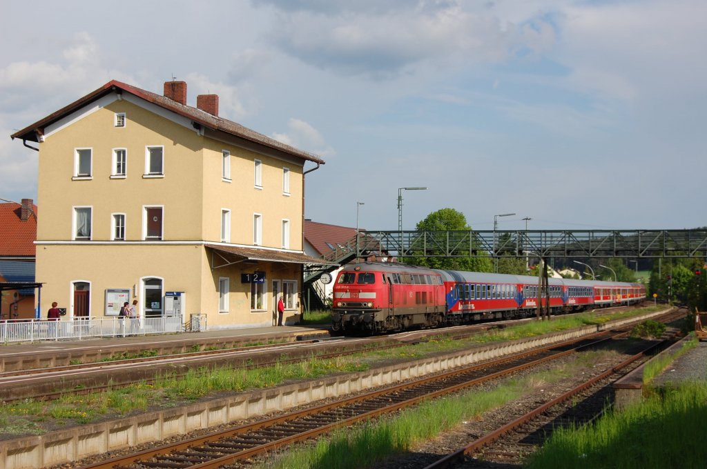 218 360 mit Pilgersonderzug von Alttting nach Weiden am 22.05.2010 in Wernberg-Kblitz