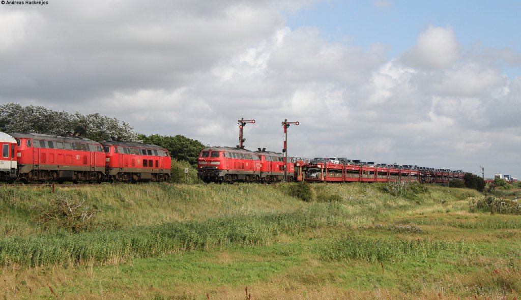 218 364-8 und 359-8 mit dem AS 1442 (Niebll-Westerland treffen auf 218 380-4 und 344-0 mit dem AS 1445 (Westerland-Niebll)  in Keitum 7.8.12