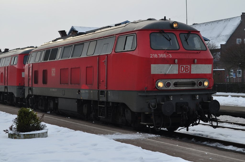 218 366 und 218 344 bringen am 23.01.2010 einen IC nach Nieb�ll f�r die Weiterfahrt nach Westerland
