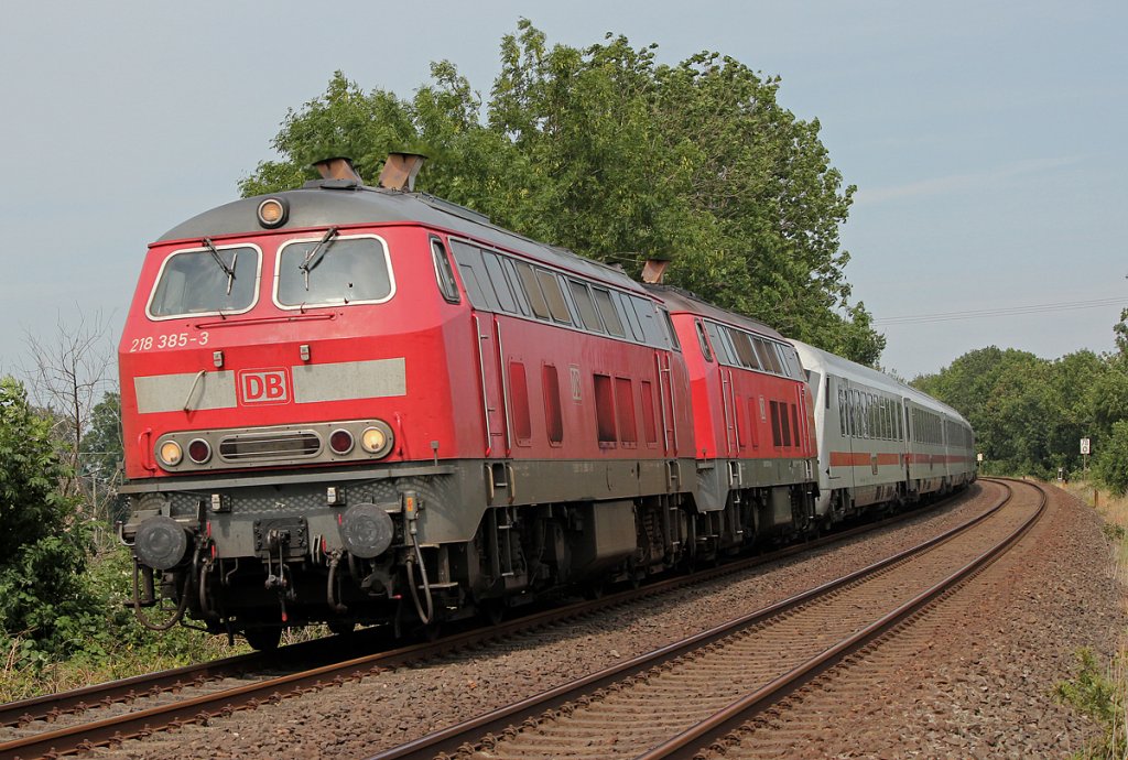 218 385-3 mit 218 xxx-x bei Moorhusen am 03.08.2011