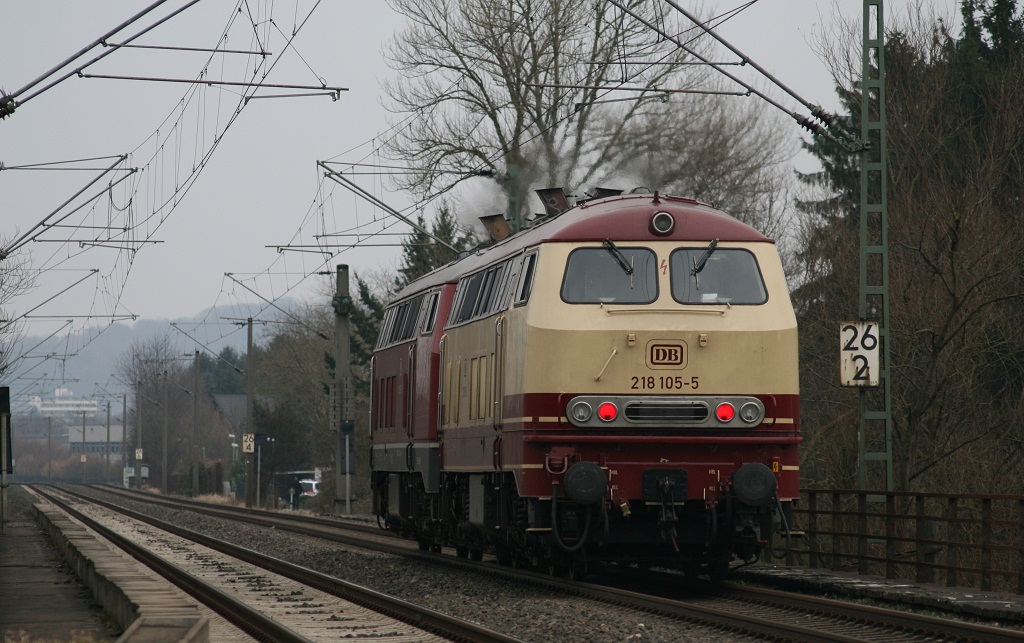 218 387 und 218 105 in Siegburg am 20.02.2011