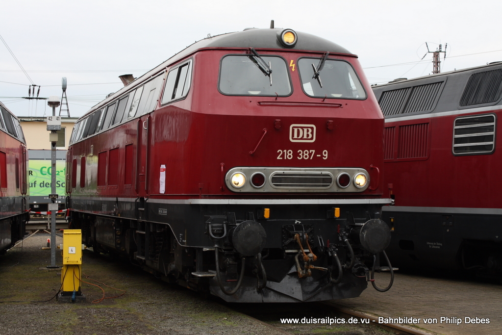 218 387-9 (DB) steht am 19. September 2010 im Betriebswerk Osnabrck (Doppeljubilum: 125 Jahre Betriebswerk Osnabrck und 175 Jahre Eisenbahn in Deutschland)