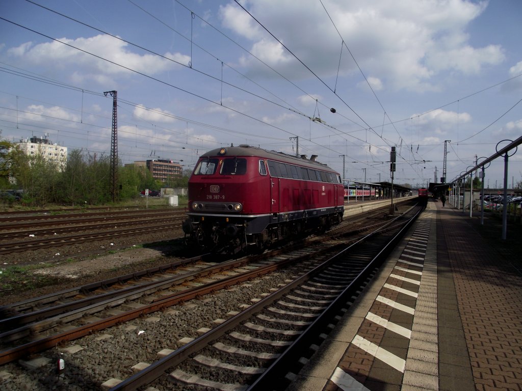 218 387-9 verl�sst Hanau Hbf am 29.04.13
