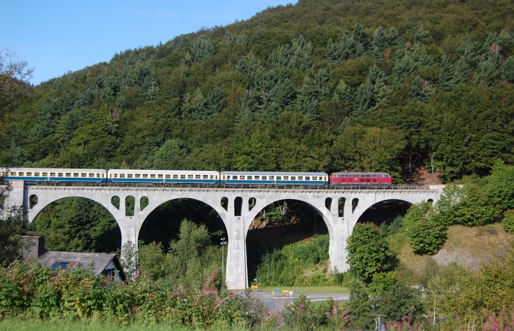 218 387 am 02.09.2012 auf dem Willinger Viadukt