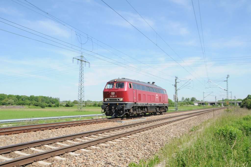 218 387 am 06.06.10 als Lz 77448 von M�hldorf nach Aschaffenburg in M�nchen-Feldmoching