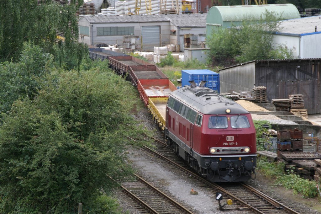 218 387 steht am 8.9.11 in Duisburg-Entenfang