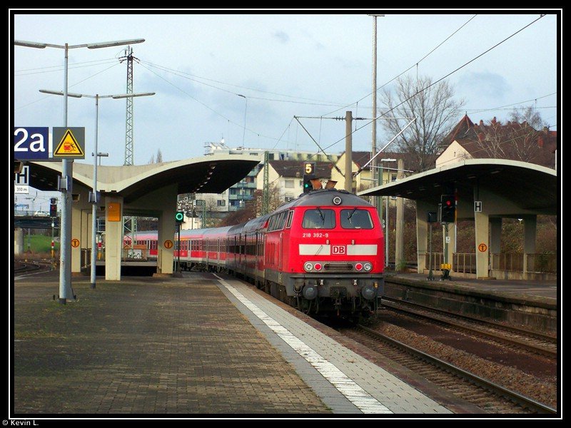 218 392 schiebt den RE 4834 aus dem Heidelberg Hauptbahnhof raus, um in B�lde Mannheim zu erreichen. Aufgenommen am 12.12.2009