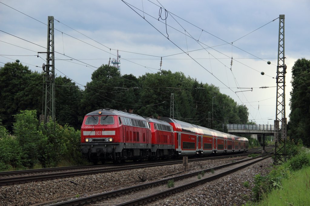 218 402-6 + 218 xxx-x mit einem Regionalexpress in Mnchen-Riem am 19.07.2012