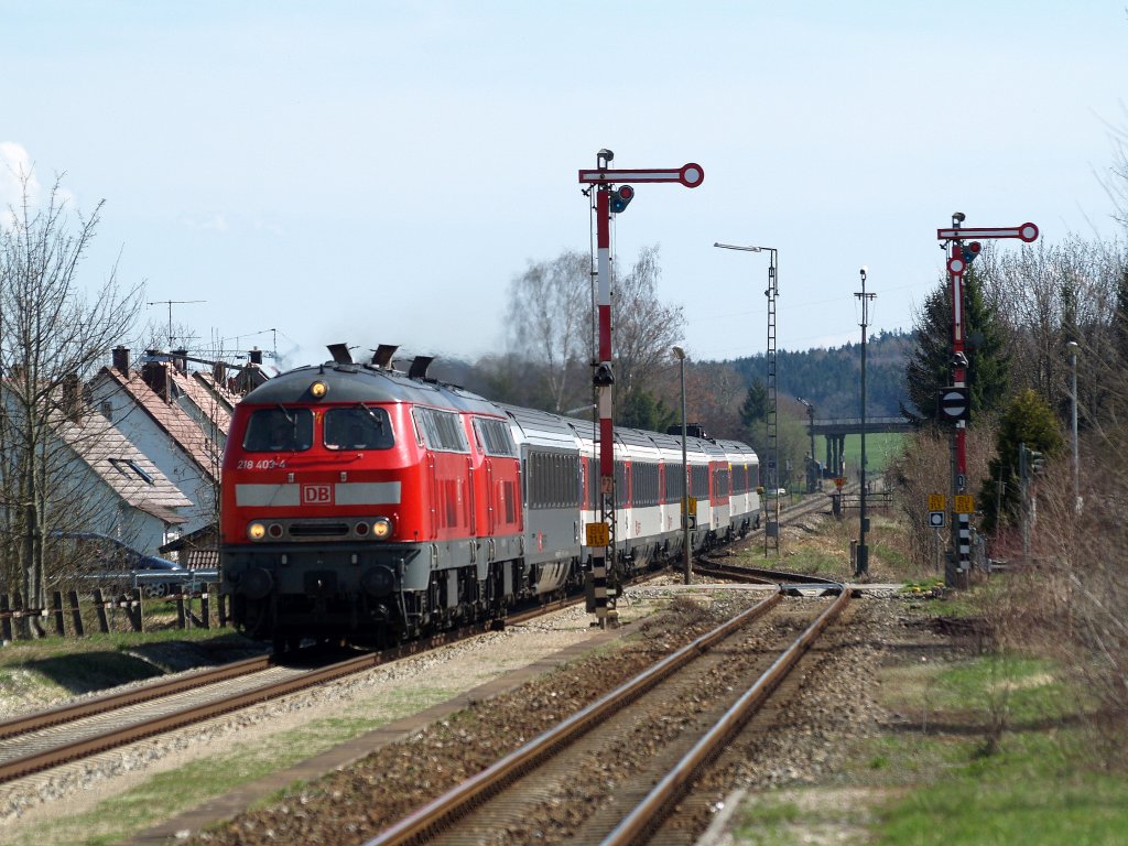 218 403 und 218 445 am 3.04.2011 unterwegs mit ihrem EC bei Sontheim (Schwaben) 
