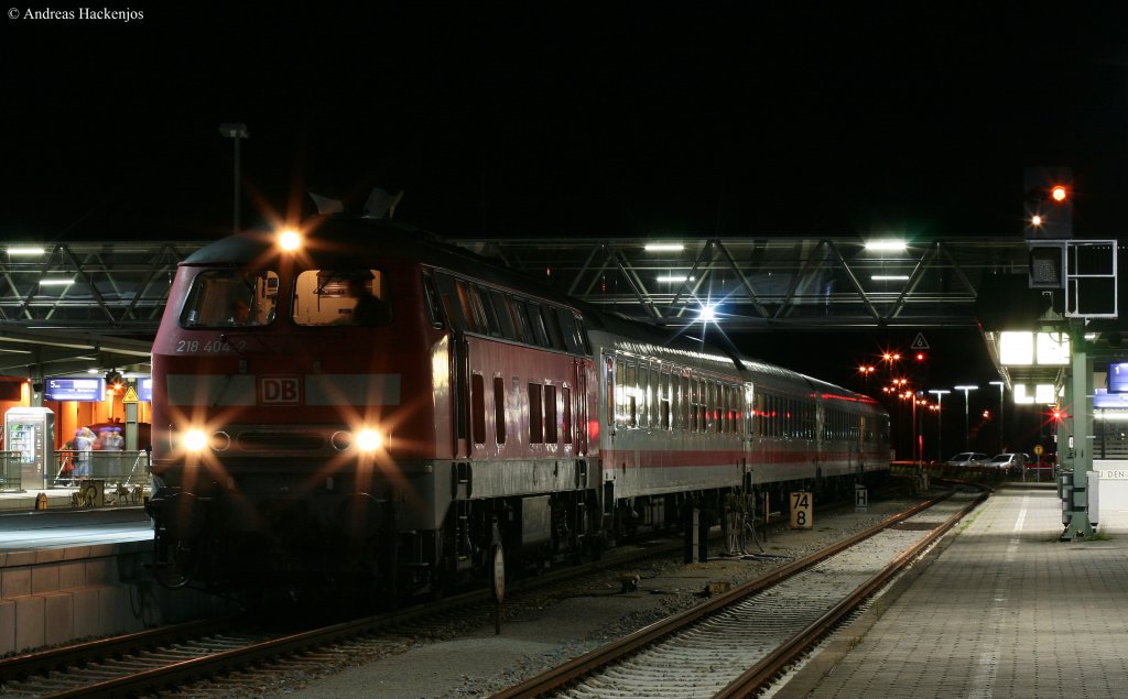 218 404-2 mit IC Wagen auf Gleis 2 in Mhldorf 29.8.09