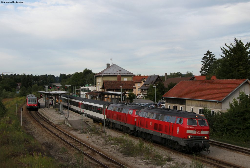 218 405-9 und 426-5 mit dem EC 192 (Mnchen Hbf-Zrich HB) in Hergatz 11.8.11