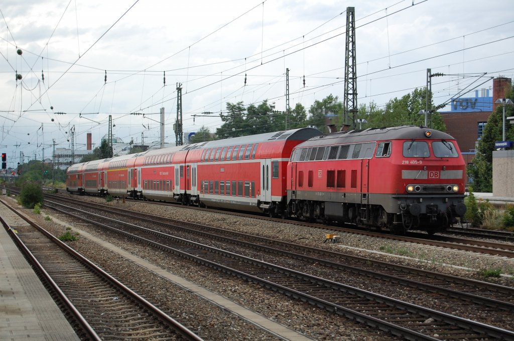 218 405-9 durchfuhr am 09.08.2010 mit der RB nach Mhldorf den Bahnhof Mnchen Heimeranplatz.