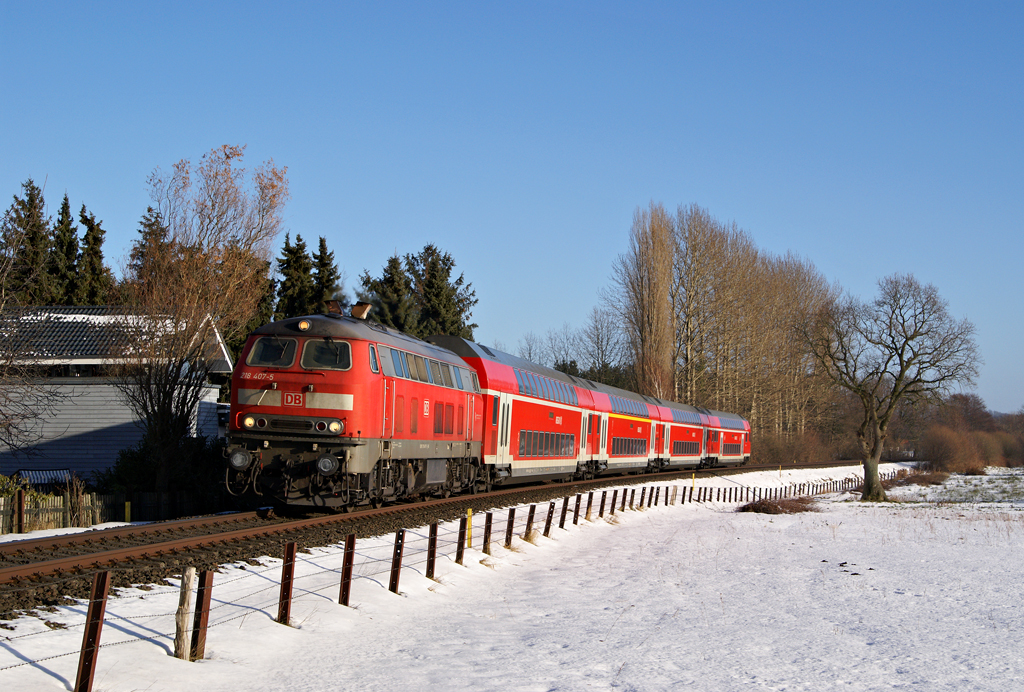 218 407-5 mit einer RB nach Kiel Hbf am 2.01.2011 bei Behl.
