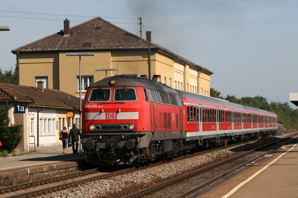 218 409 am 11.9.11 mit IRE 4207 Ulm - Lindau in Aulendorf.