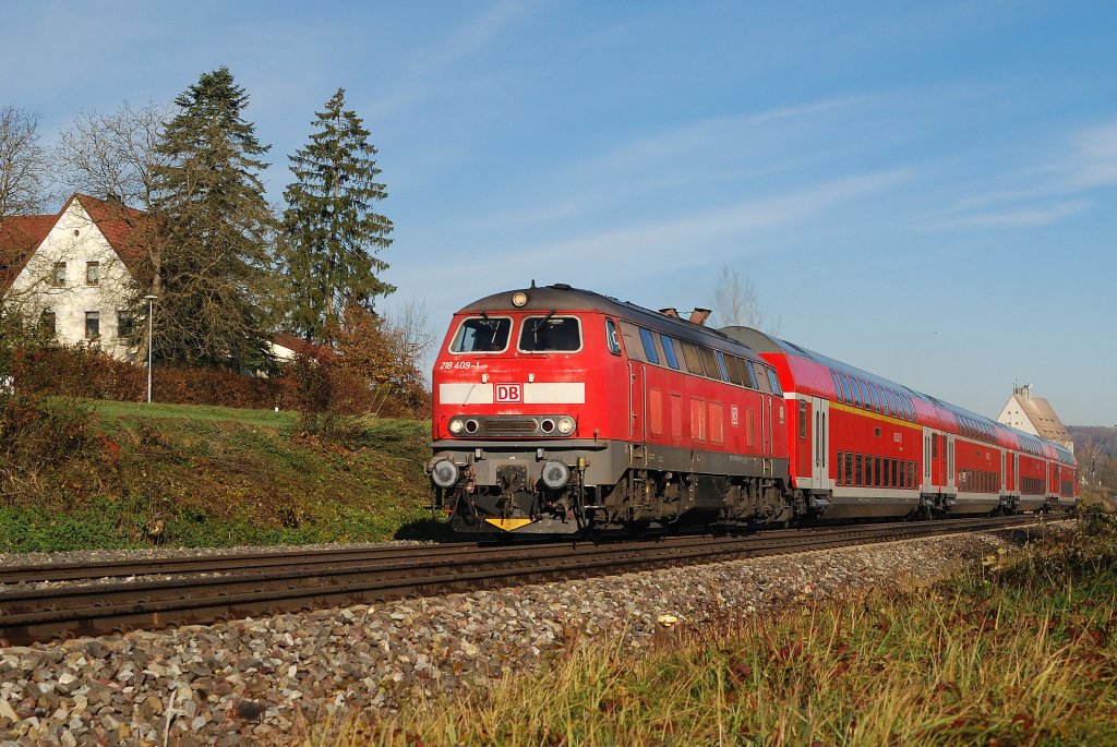 218 409 mit IRE 4207 in Aulendorf (09.11.2012)
