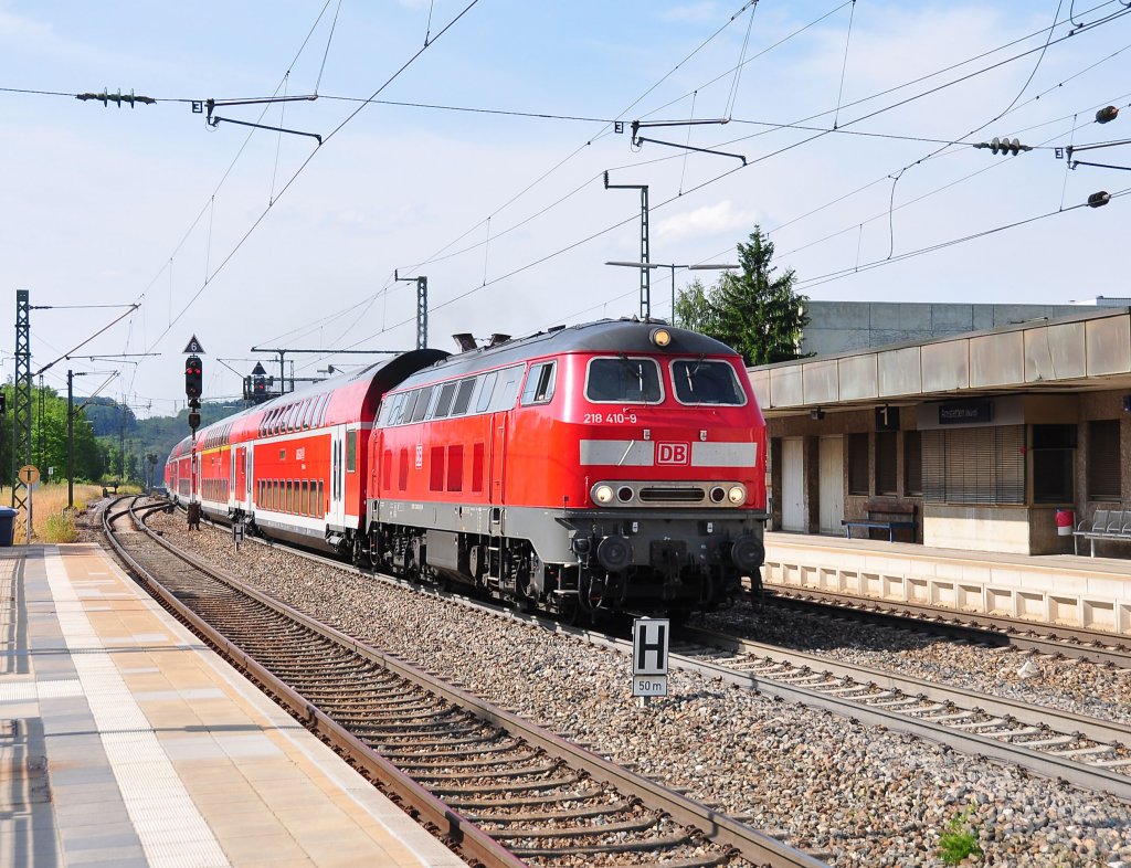 218 410 mit IRE 4231 nach Lindau HBF bei der Durchfahrt in Amstetten-Wrtt.am 2.7.2013