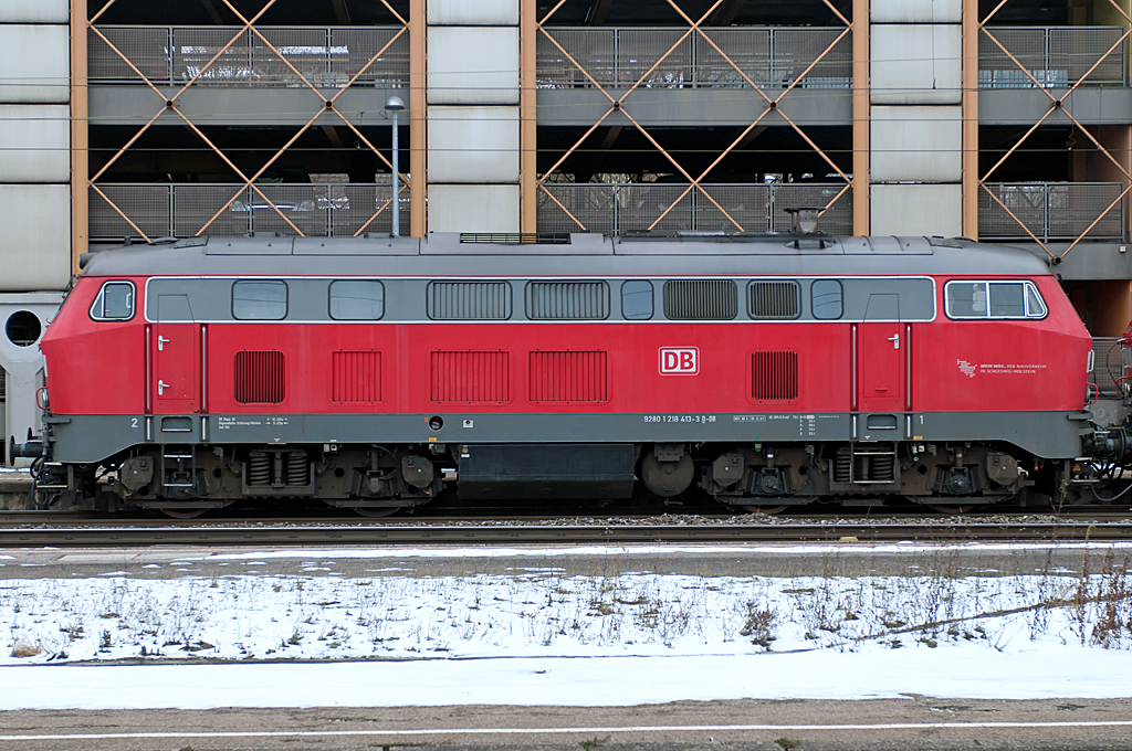 218 413-3 ( 92 80 1218 413-3 D-DB ), Krupp 5379, Baujahr 1976, Eigentmer: DB Regio AG, Bh Kiel, Erst-Bw Kempten, 26.01.2013, Plochingen Bf