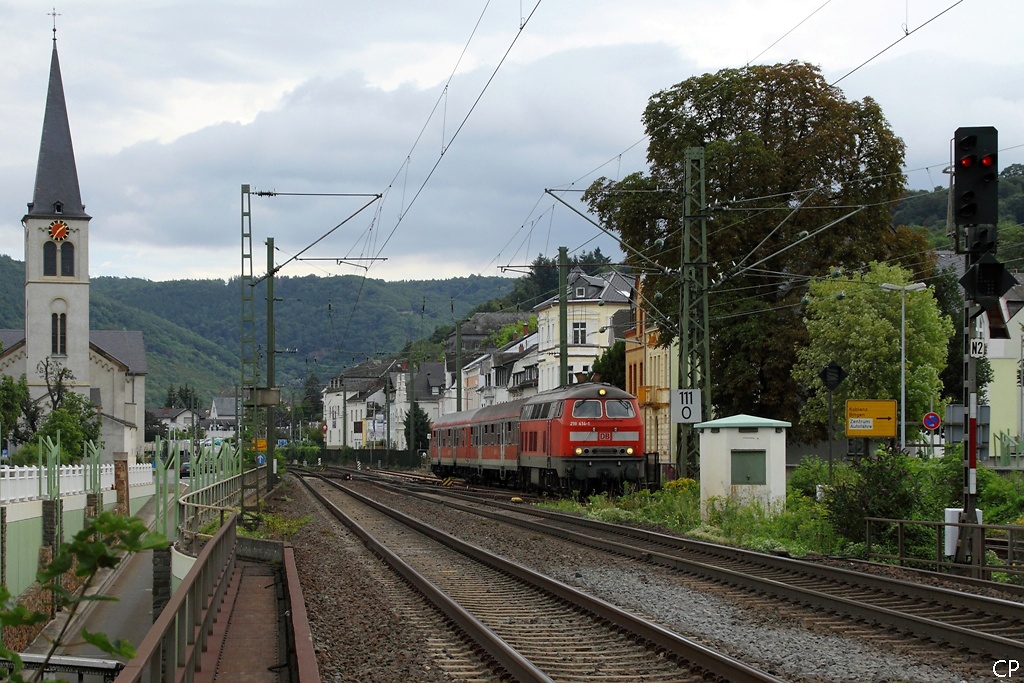 218 414-1 ist am 26.8.2010 mit einer RB auf der Fahrt von Boppard Sd nach Boppard Hbf. 