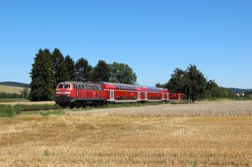 218 417-4 mit einem Regionalexpress nach Frankfurt am 01.08.2012 in Glauburg-Glauberg