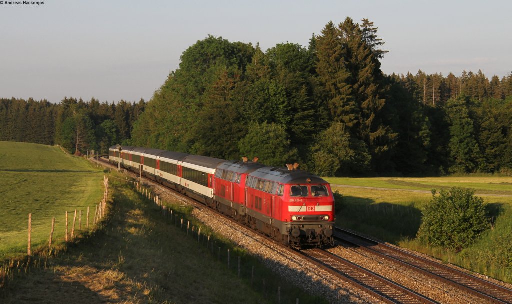 218 421-6 und 428-1 mit dem EC 1298 (Mnchen Hbf-Zrich HB) bei Gnzach 17.6.12