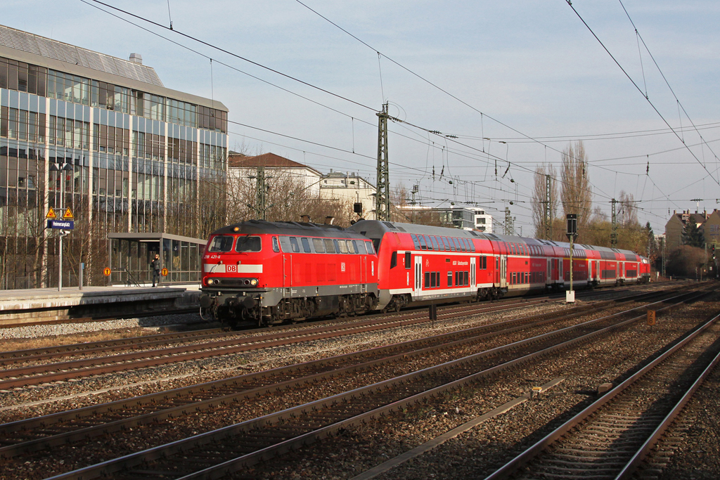 218 421 mit RB 27058 am 24.04.2011 am Heimeranplatz in Mnchen.